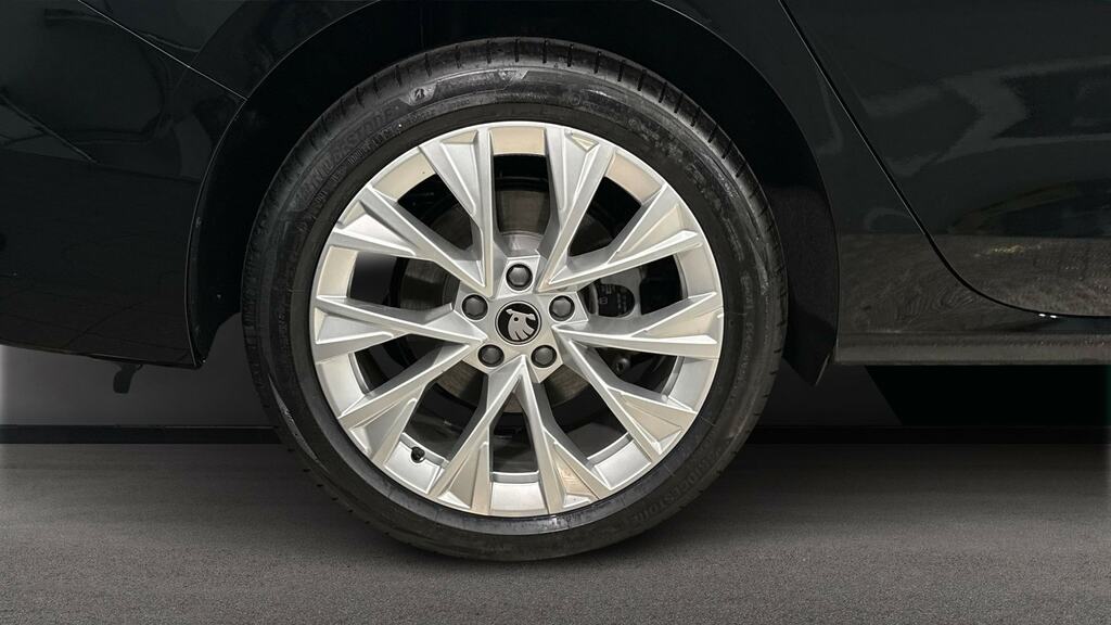 Skoda Superb 1.5 Tsi E-tec Se L Dsg Black #5