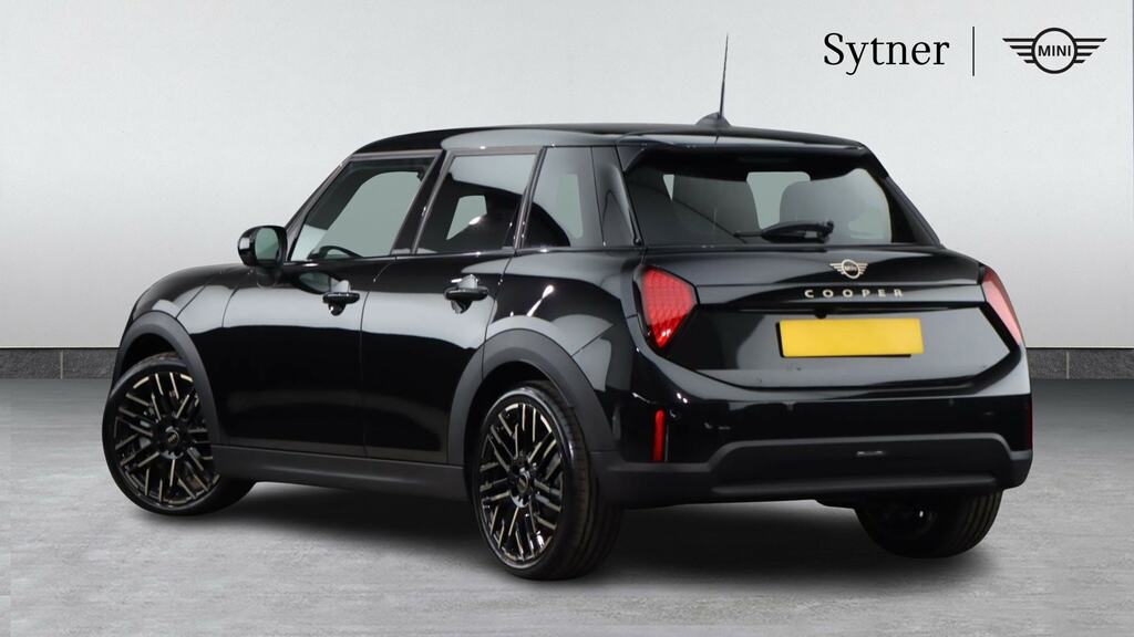 Mini Hatch 1.5 C Exclusive Level 2 Black #2