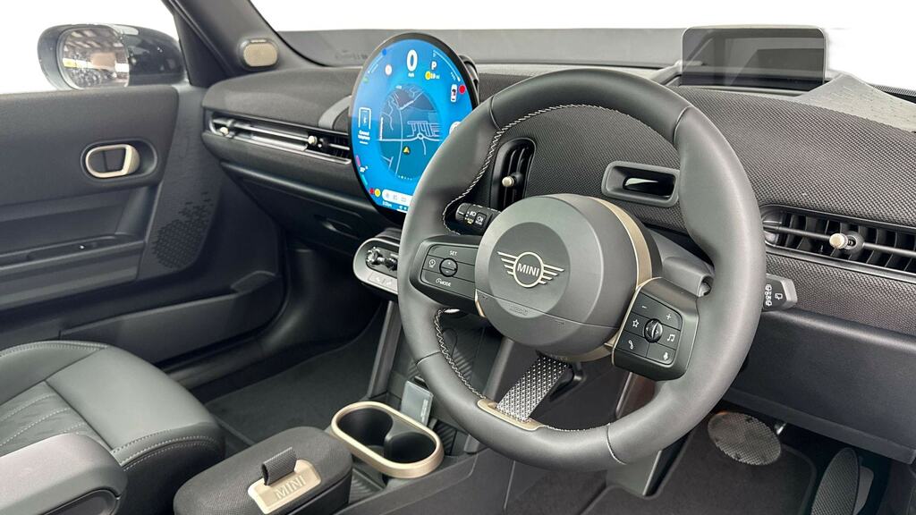 Mini Hatch 1.5 C Exclusive Level 2 Black #6