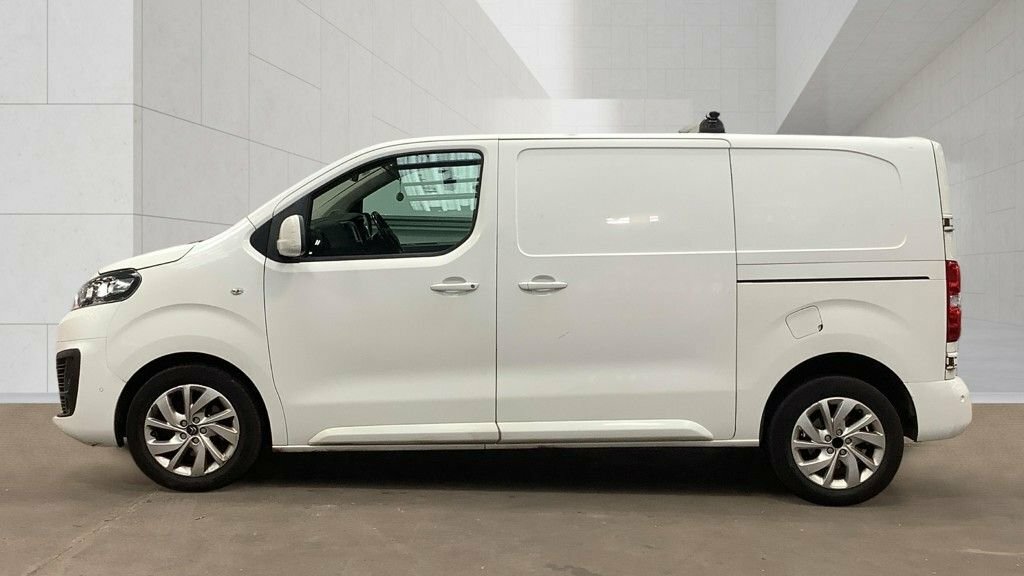 Citroen Dispatch 2L Driver M 6Dr White #4