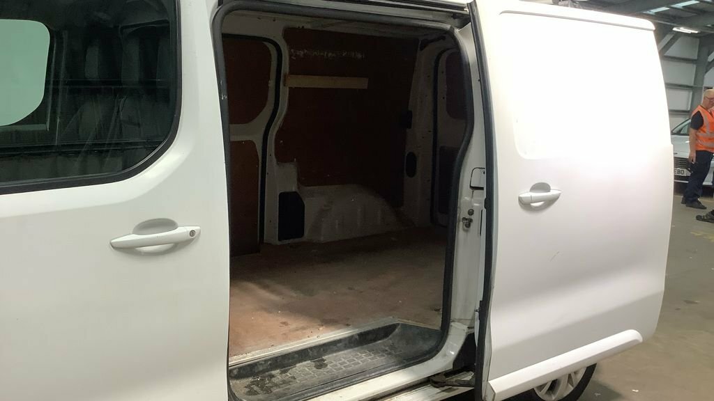 Citroen Dispatch 2L Driver M 6Dr White #5