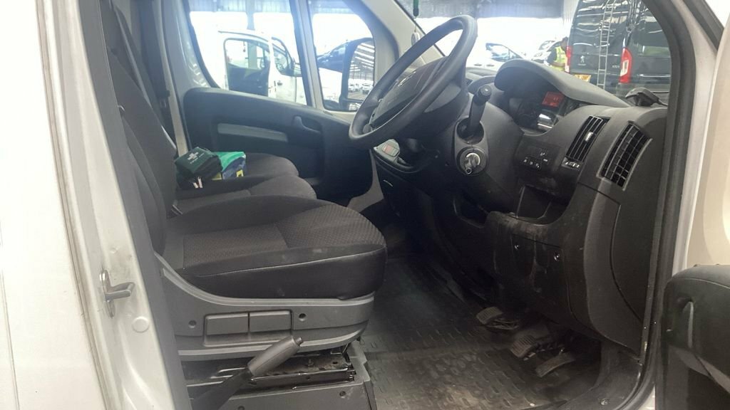 Vauxhall Movano 2.2L Dynamic White #4