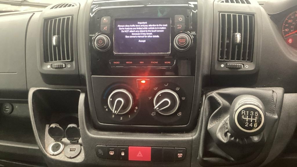 Vauxhall Movano 2.2L Dynamic White #5