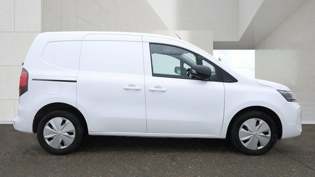 Nissan TOWNSTAR Mpv White #4