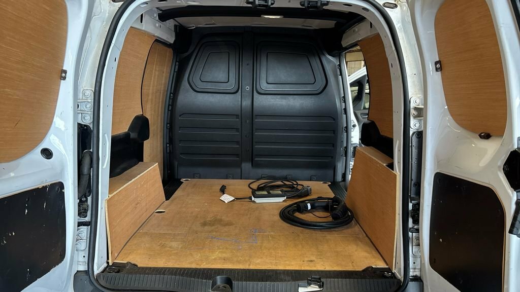 Nissan TOWNSTAR Mpv White #6