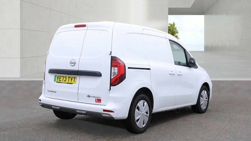 Nissan TOWNSTAR Mpv White #3