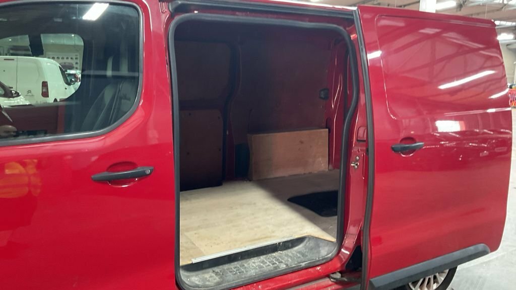 Toyota PROACE 2L Icon 6Dr Red #5