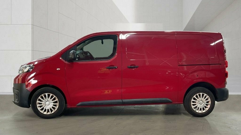 Toyota PROACE 2L Icon 6Dr Red #4