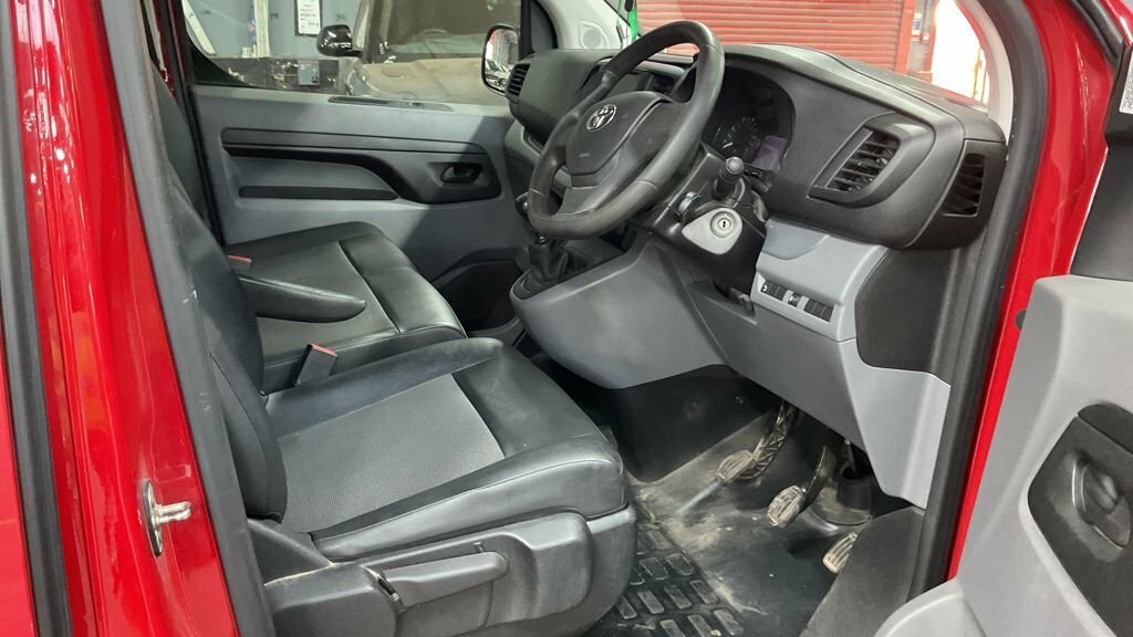 Toyota PROACE 2L Icon 6Dr Red #6
