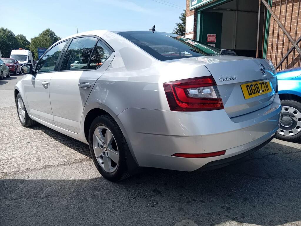 Skoda Octavia Hatchback 1.4 Tsi Se Euro 6 Ss 201818 Silver #4