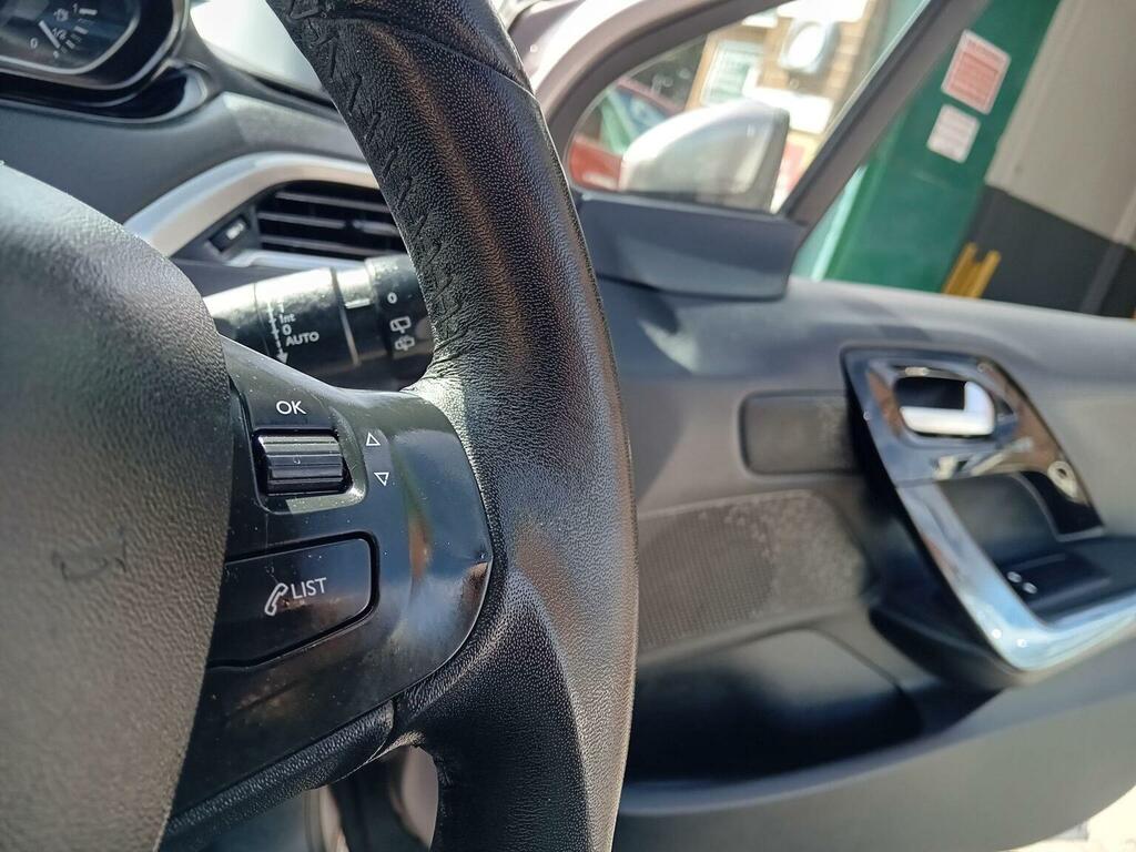 Peugeot 208 1.2 Vti Active Hatchback Euro 5 #19