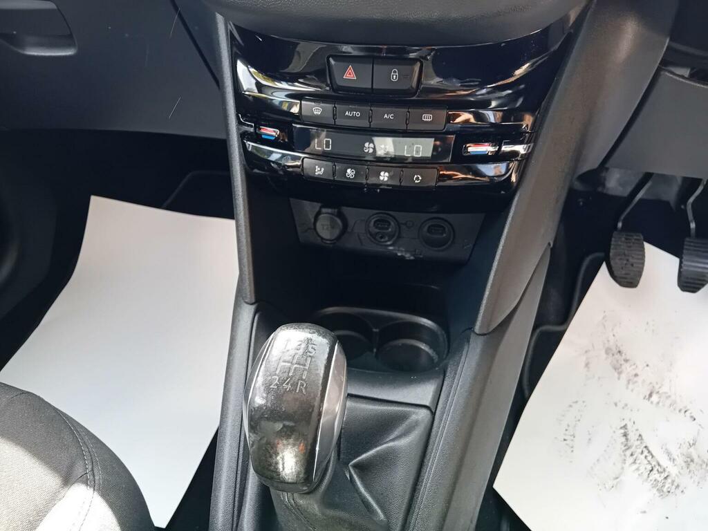 Peugeot 208 1.2 Vti Active Hatchback Euro 5 #25