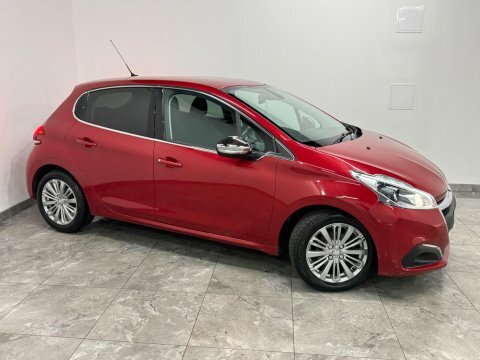 Peugeot 208 1.2 Puretech Allure Red #2