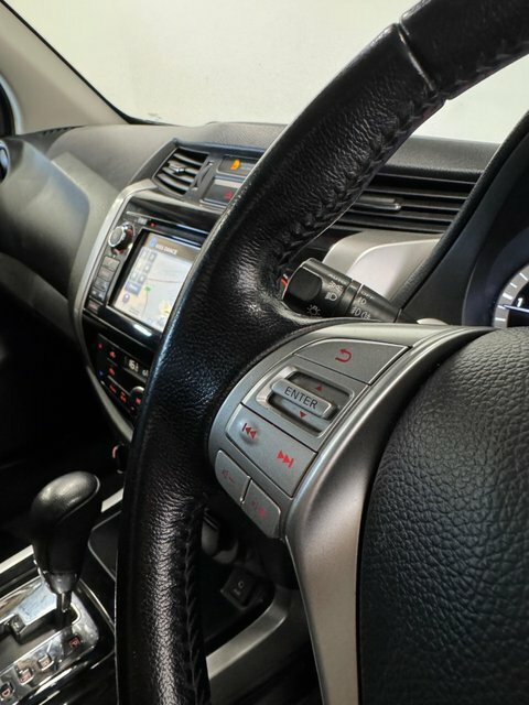 Nissan Navara 2.3 Dci Tekna Pickup Double Cab 4W Grey #24