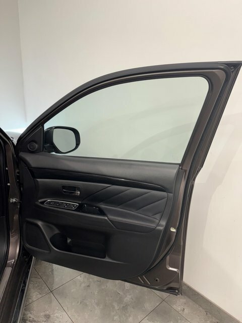 Mitsubishi Outlander 2.0H 12Kwh Gx4h Cvt 4Wd Euro 5 Ss Black #12
