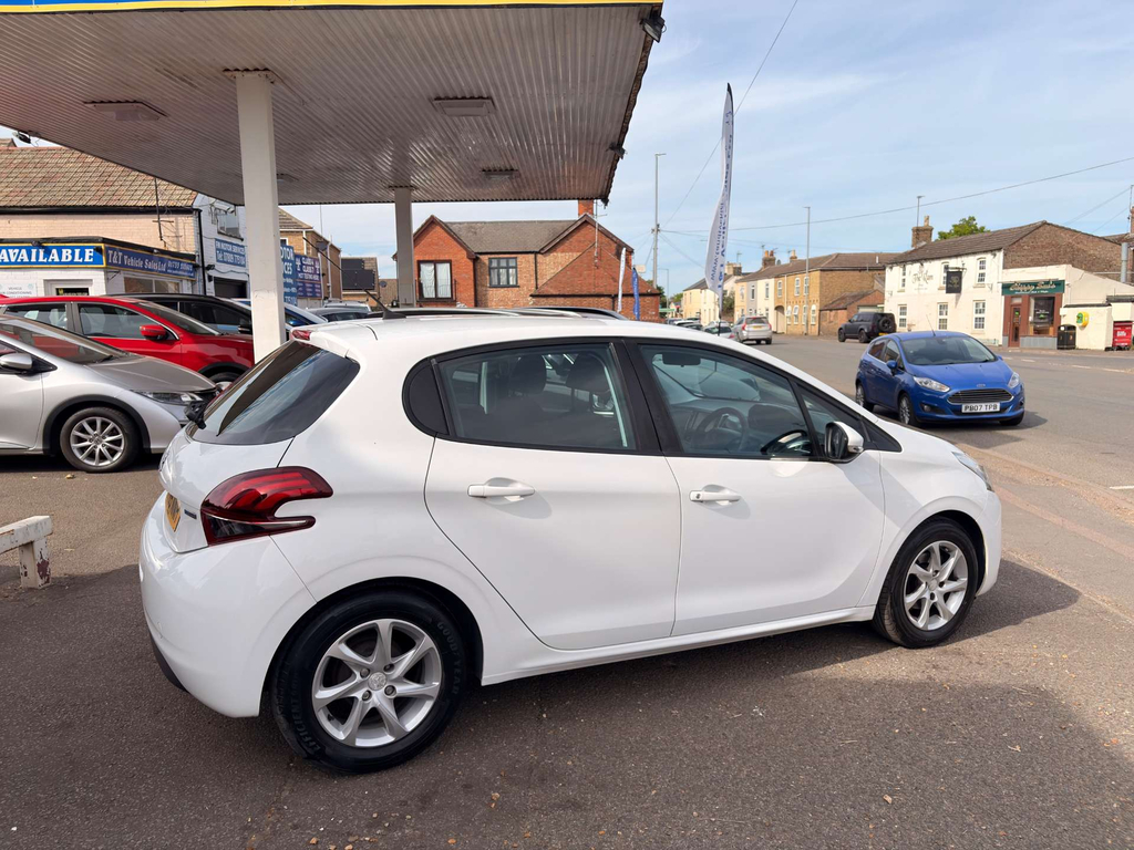 Peugeot 208 Active #6