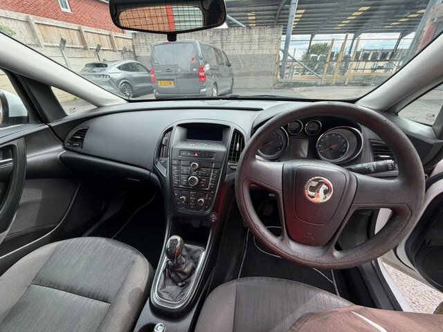 Vauxhall Astra 1.6L 134 Bhp White #6