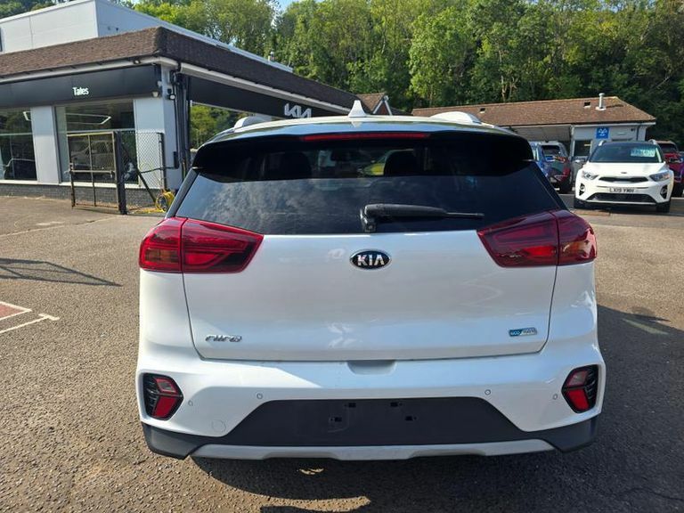 Kia Niro Suv White #4