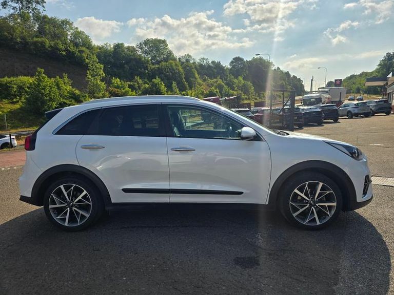 Kia Niro Suv White #2