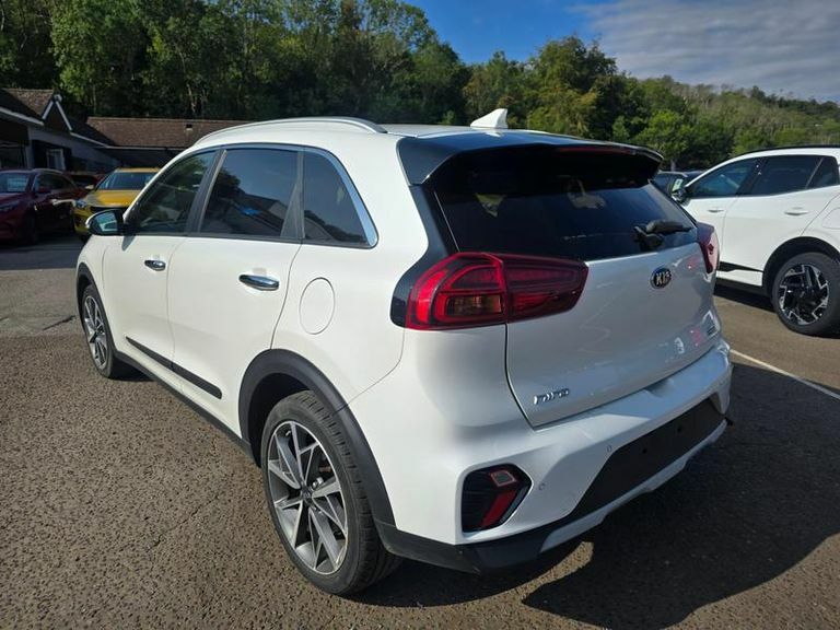 Kia Niro Suv White #5