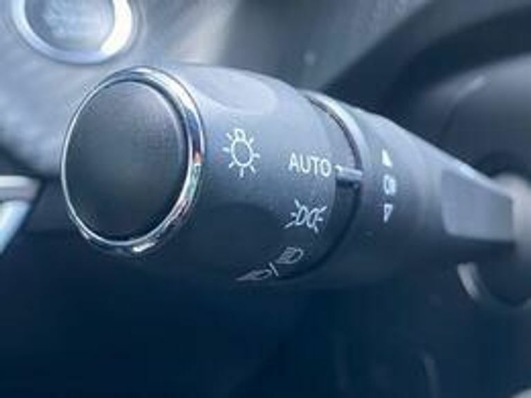 Peugeot 2008 1.2 Puretech 130 Allure Eat8 Red #18