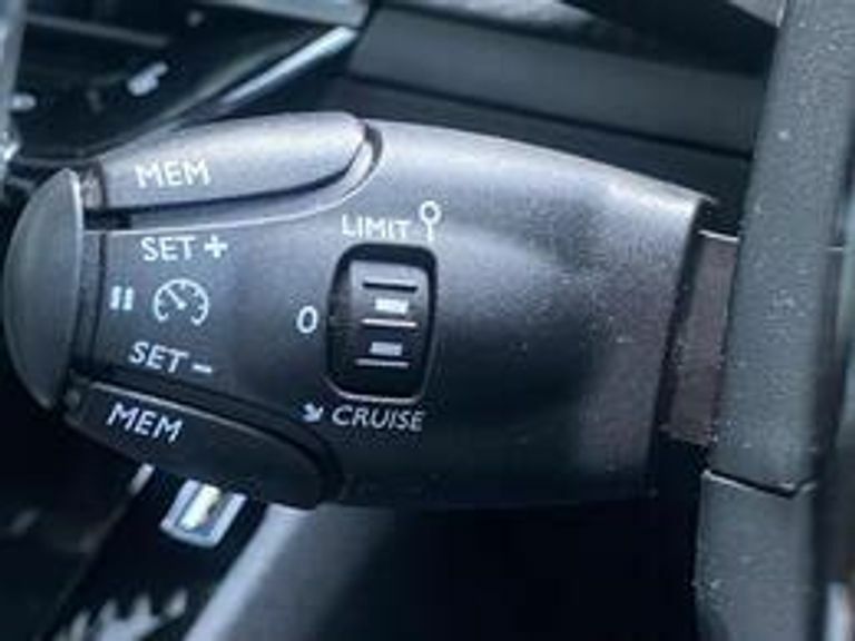 Peugeot 2008 1.2 Puretech 130 Allure Eat8 Red #20