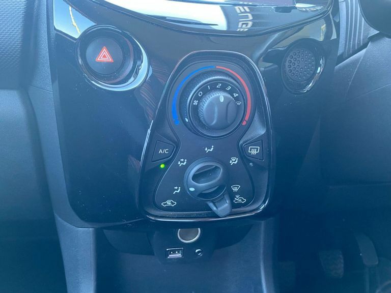 Citroen C1 1.0 Feel 1 Private Owner Only 14000 Miles Silver #17