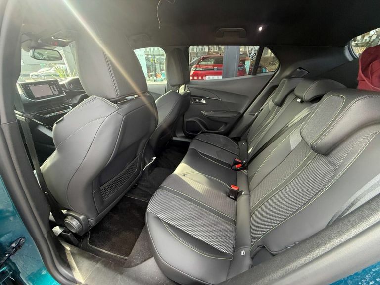 Peugeot e-2008 50Kwh Gt Suv 7Kw Charger 136 #10