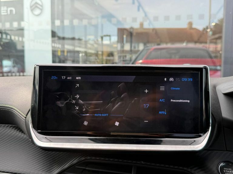 Peugeot e-2008 50Kwh Gt Suv 7Kw Charger 136 #20