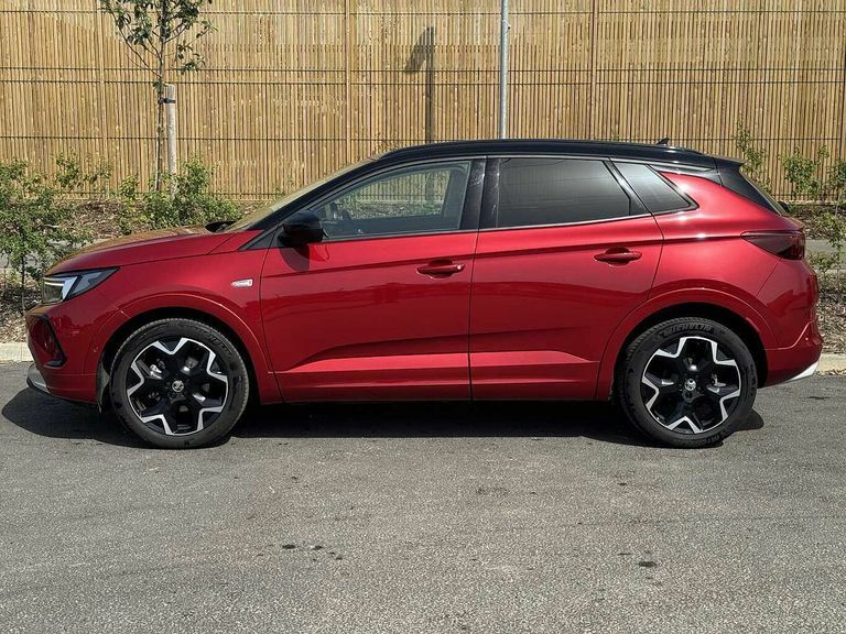 Vauxhall Grandland 1.2 Turbo Ultimate Red #4
