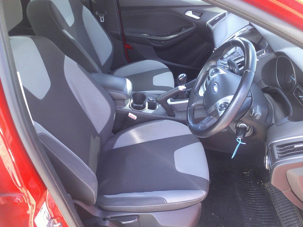 Ford Focus 1.6L Zetec Navigator Red #5