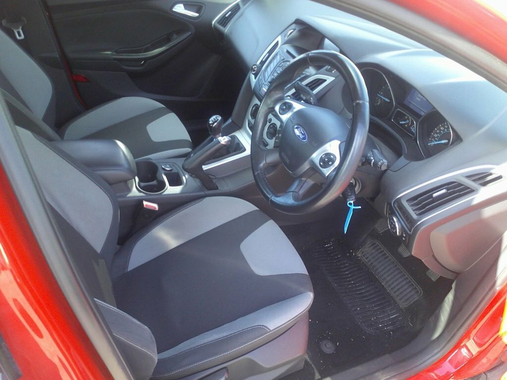 Ford Focus 1.6L Zetec Navigator Red #6