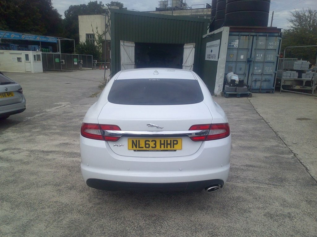 Jaguar XF D V6 Luxury Sportbrake White #17