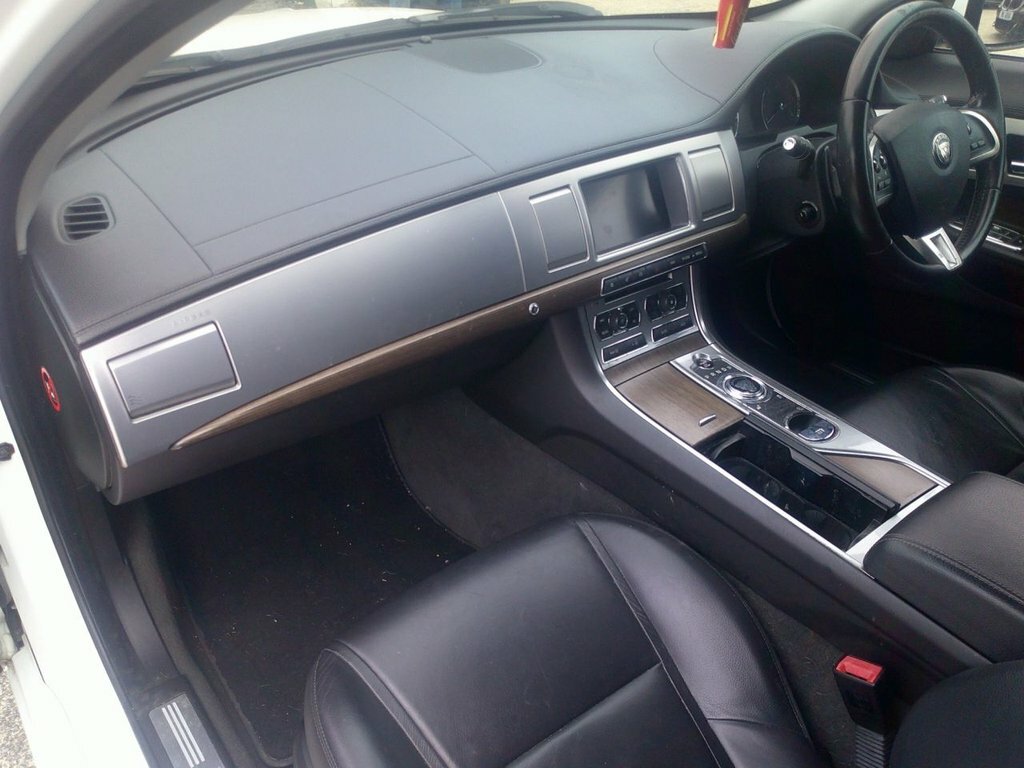 Jaguar XF 2.2L Luxury White #4
