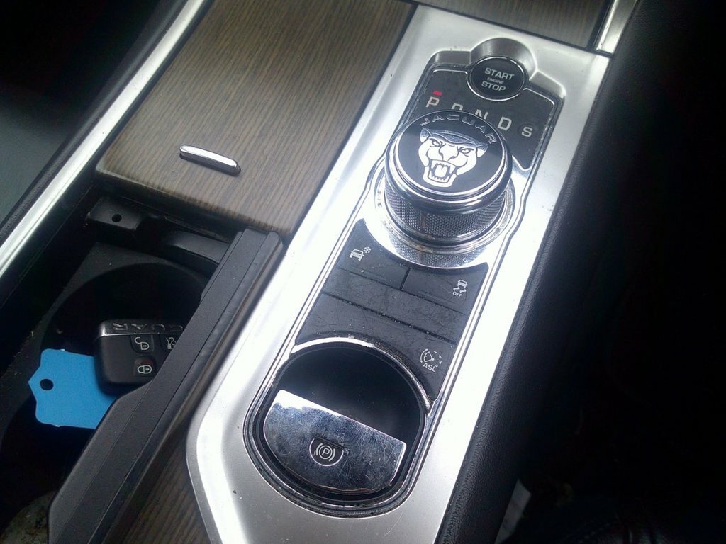 Jaguar XF D V6 Luxury Sportbrake White #16