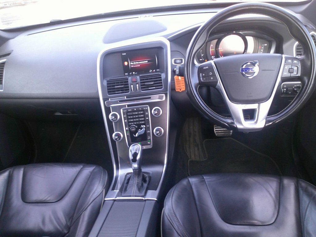 Volvo XC60 2.4L R-design Lux Nav White #3