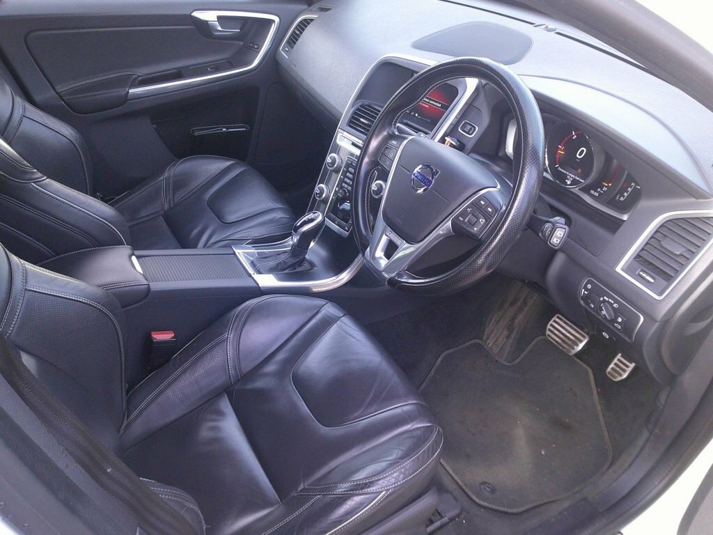 Volvo XC60 2.4L R-design Lux Nav White #5