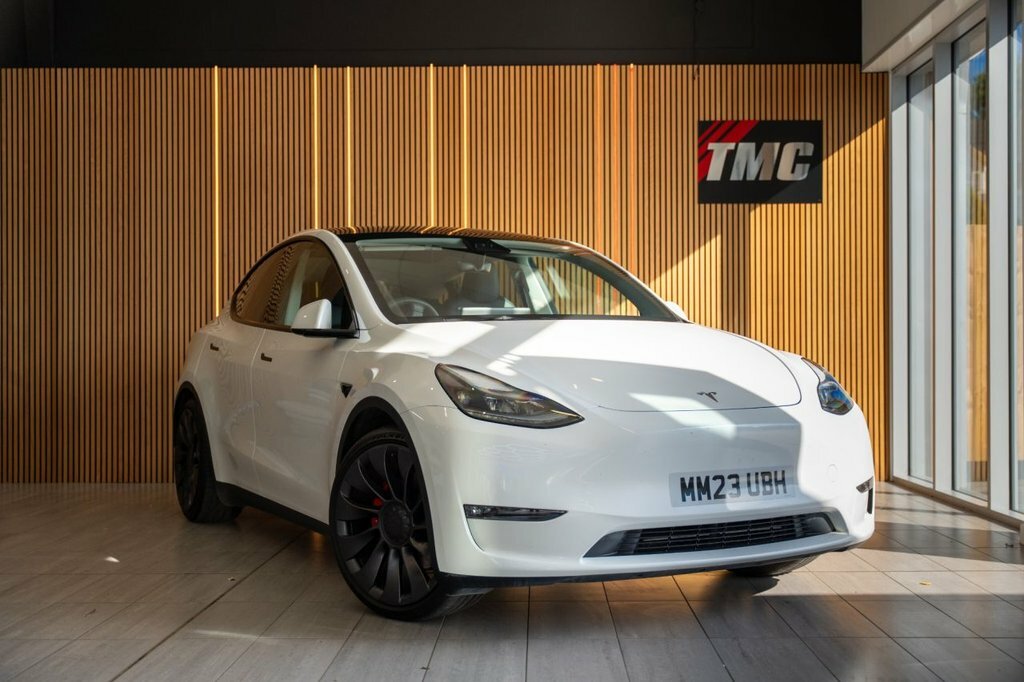 Tesla Model Y Dual Motor Performance Suv 4Wd White