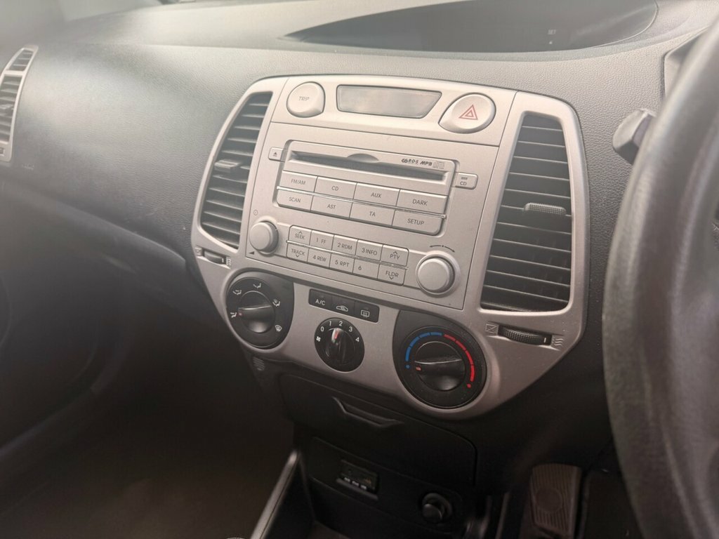 Hyundai I20 1.2 Classic Euro 4 Red #9