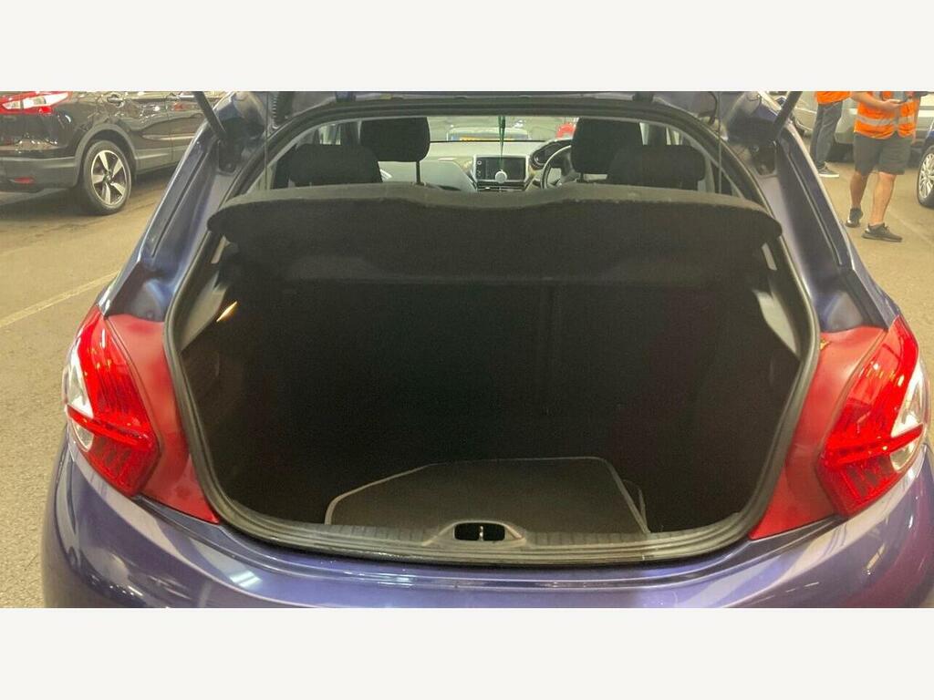 Peugeot 208 Allure Pink #9