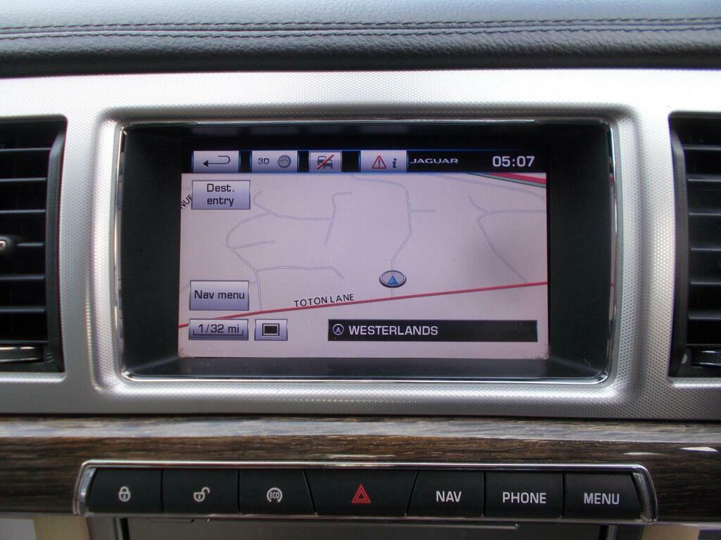 Jaguar XF 2.2D Luxury Euro 5 S S Red #5