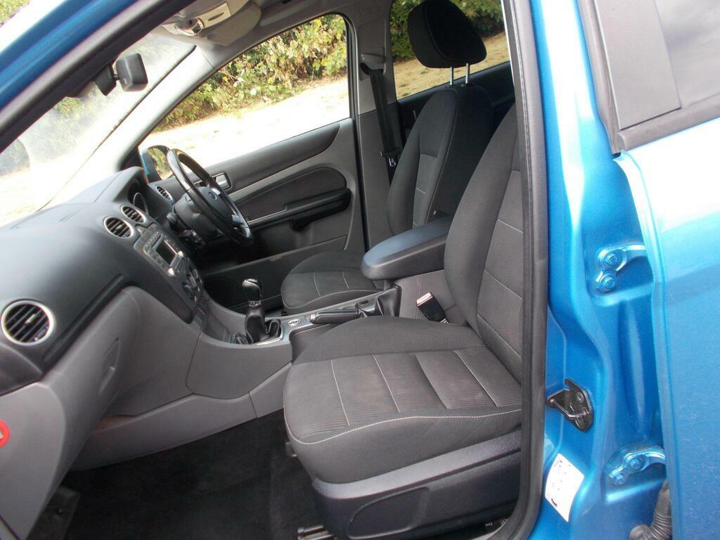 Ford Focus 1.6 Zetec S. Sporty Family Car Blue Blue #17