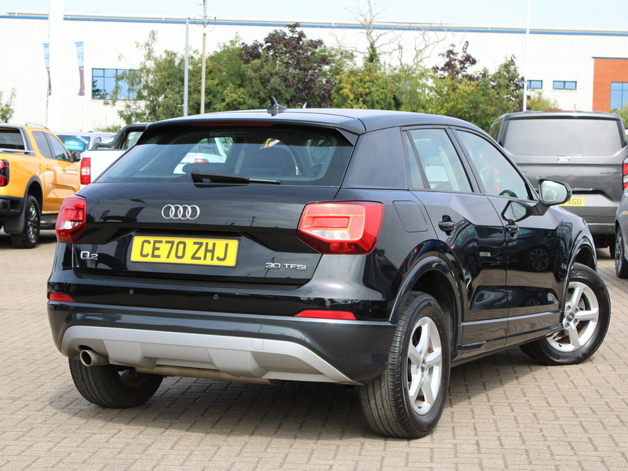 Audi Q2 30 Tfsi Technik Black #6