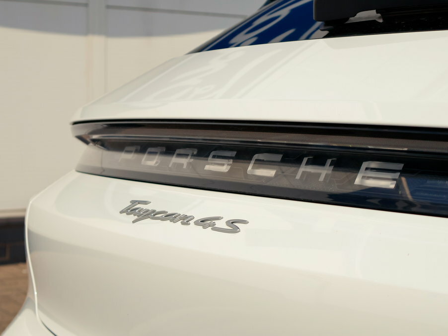 Porsche Taycan 420Kw 4S 93Kwh VE23UYR White #6
