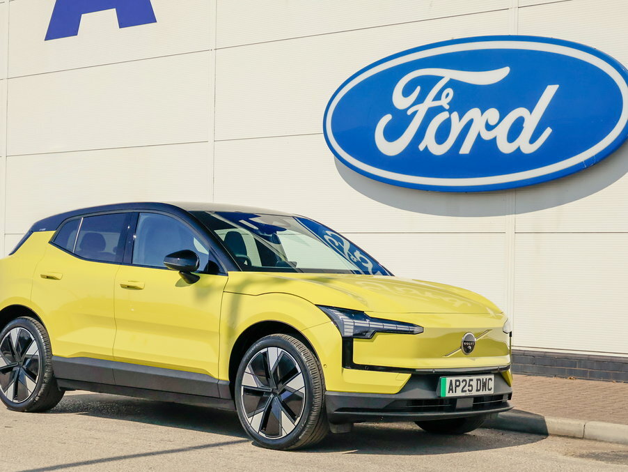 Volvo EX30 200Kw Sm Extended Range Ultra 69Kwh Yellow