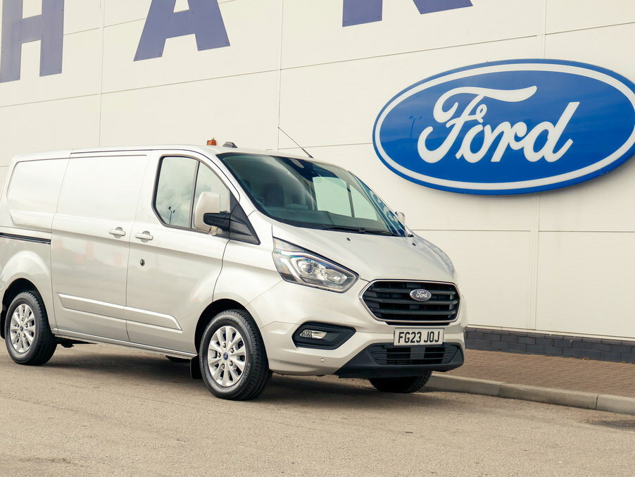 Ford Transit Custom 2.0 Ecoblue 130Ps Low Roof Limited Van Silver