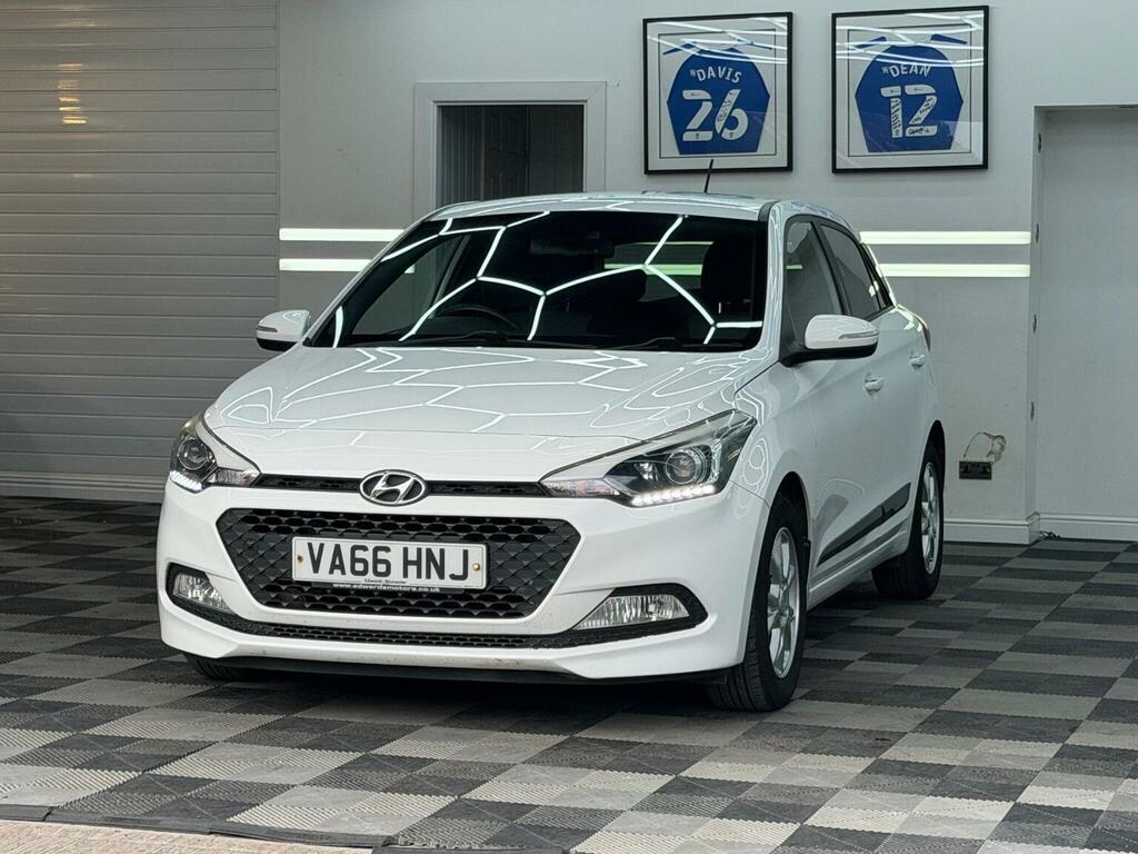 Hyundai I20 1.2 Go Euro 6 White #3