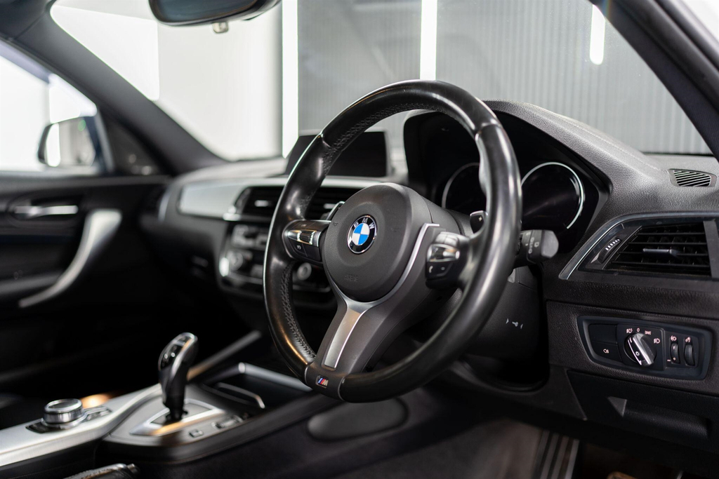 BMW 1 Series Hatchback MM68JYT White #3