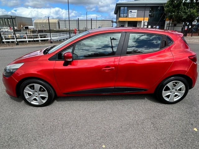 Renault Clio Dci Expression Hatchback Red #2