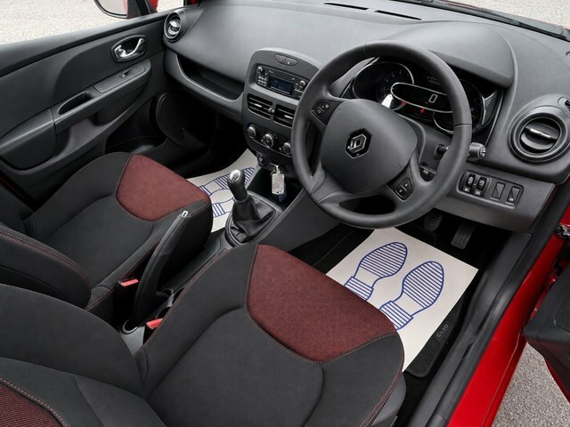 Renault Clio Dci Expression Hatchback Red #3
